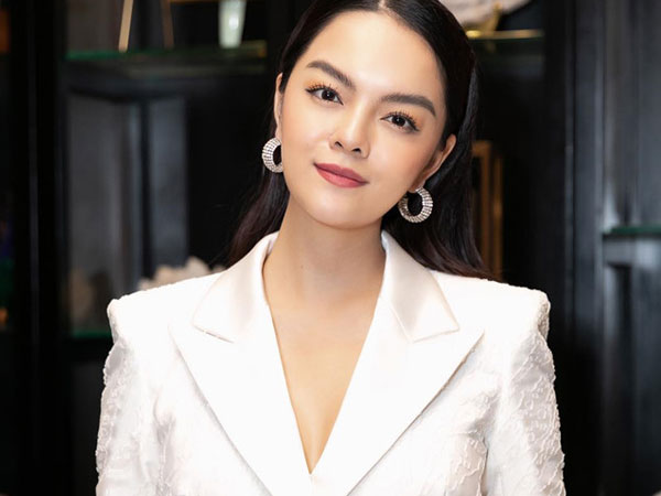Phạm Quỳnh Anh mặc đẹp, trang điểm kỹ sau khi ly hôn Quang Huy