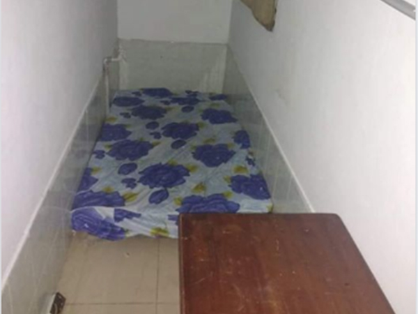 Phòng trọ chật chội như tù biệt giam cho thuê với giá 600k/tháng khiến dân mạng kịch liệt tranh cãi xem đắt hay rẻ