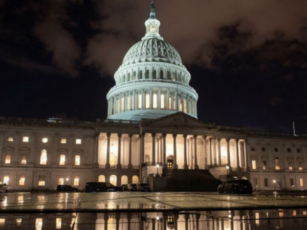 Chính phủ Mỹ bắt đầu đóng cửa, Trump hy vọng 'không quá lâu'