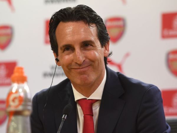 HLV Emery lên tiếng 'chốt' tương lai của Ozil