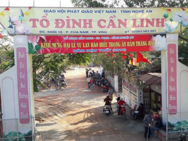 Nam thanh niên bịt mặt vào chùa đập phá 12 hòm công đức lấy hết tiền