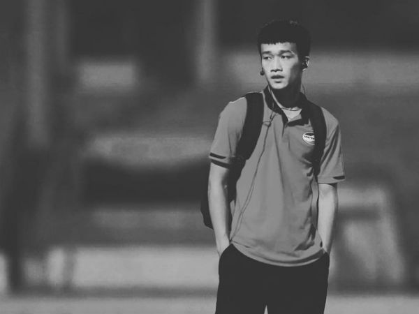 Tân binh tuyển Việt Nam cao 1,83 m, được dân mạng khen đẹp trai