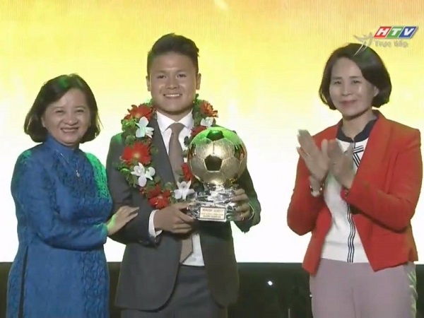 Vượt mặt Anh Đức, Quang Hải giành Quả bóng vàng Việt Nam 2018