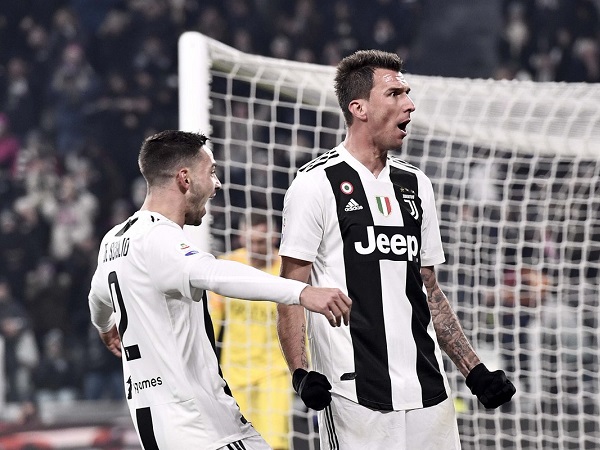 Clip: Ronaldo mờ nhạt, Juventus thắng nhọc Roma nhờ 'bàn thắng vàng' của Mandzukic
