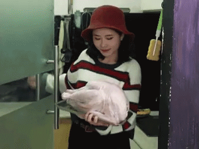Đón Noel kiểu thánh ăn Tiểu Dã: Phá hẳn 2 cái tủ để làm lò nướng và lò sưởi