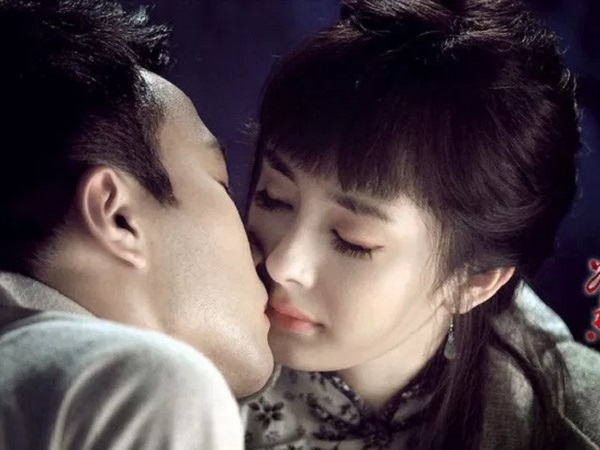 Dương Mịch - Khải Uy ly hôn, fan tiếc nuối nhìn lại những nụ hôn cháy bỏng của cặp đôi