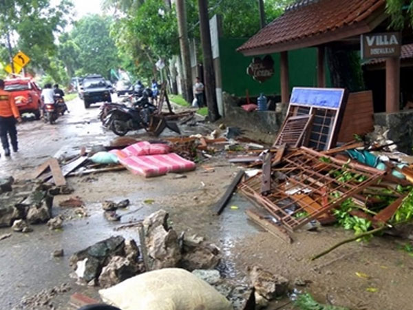 Giới chức Indonesia xin lỗi vì đã thông báo 'không có sóng thần'