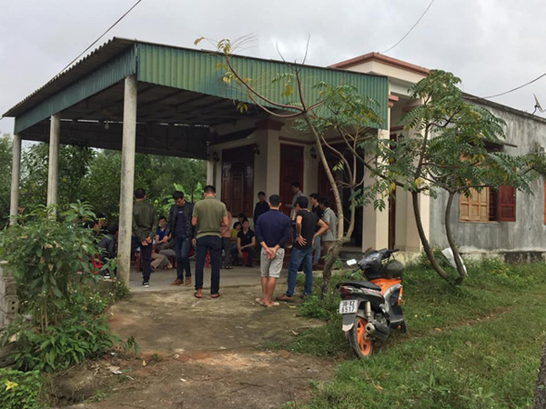 Hà Tĩnh: Người phụ nữ trùm chăn tưới xăng tự thiêu, nghi do trầm cảm