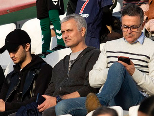Mourinho trở về cố hương sau khi bị Man Utd sa thải