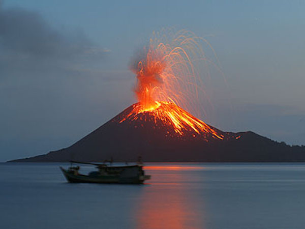 Nguyên nhân có thể gây sóng thần khiến 43 người chết ở Indonesia