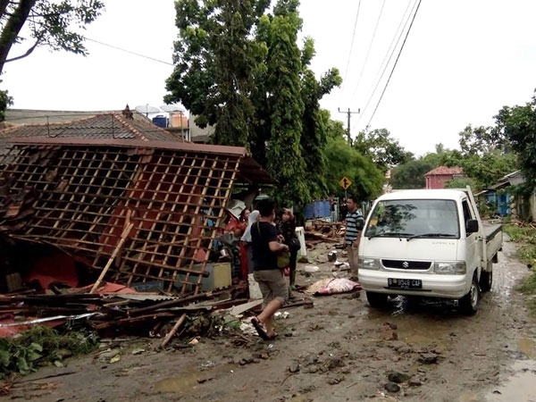 Nhân chứng sóng thần Indonesia: 'Tôi chỉ còn biết cầu nguyện và chạy'
