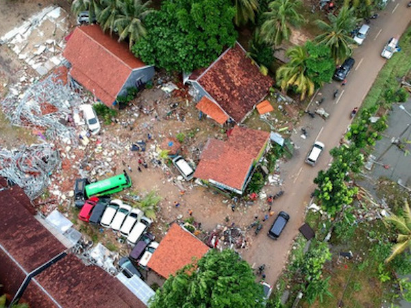 Quan chức Indonesia cảnh báo nguy cơ sóng thần tiếp diễn