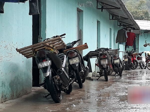 Cảnh khó tin về ‘giường hạnh phúc’ trong phòng trọ tập thể