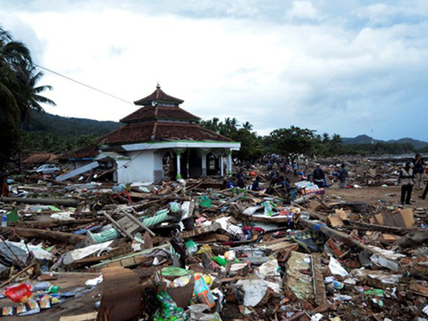 Indonesia: Sau sóng thần chớp nhoáng là động đất và thảm họa lơ lửng