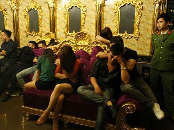 Lời khai cô giáo tham gia 'tiệc ma túy' với PGĐ ngân hàng: Được mời dự sinh nhật, đã hít 2 lần khi có người đưa đĩa bột màu trắng