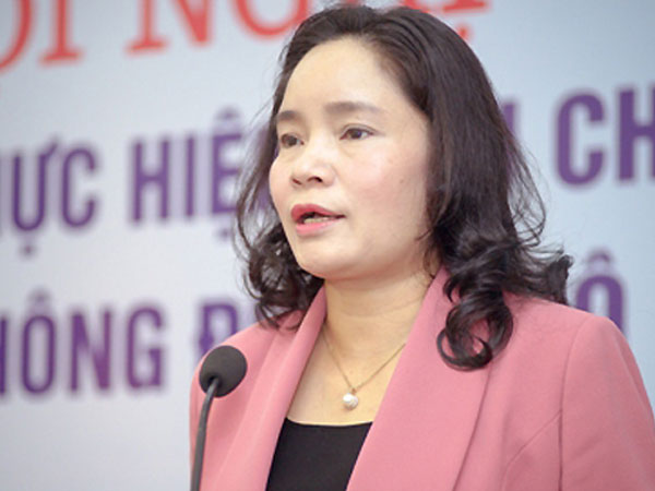 Thứ trưởng bị mắng vì dừng chờ đèn đỏ