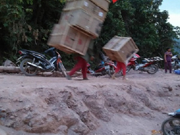 Cả đời còng lưng: Tiền nhiều mỗi tháng, đốt trong một giờ