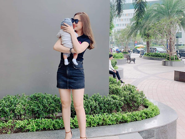 Cuối cùng, Giang Hồng Ngọc đã chính thức thừa nhận sinh con trai cho người yêu bằng bức ảnh này