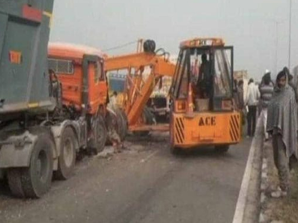 Tai nạn liên hoàn 50 xe trong sương mù dày đặc làm 8 người thiệt mạng