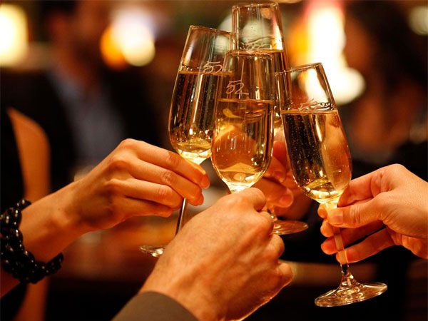 3 người hôn mê do ngộ độc rượu sau tiệc Noel, chuyên gia cảnh báo cẩn trọng ngộ độc rượu dịp cuối năm