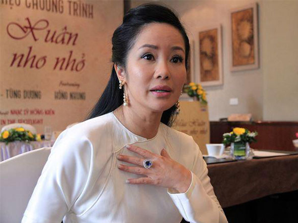 Có thật đây là diva Hồng Nhung, chuyện gì đã xảy ra với nhan sắc người đẹp này vậy?