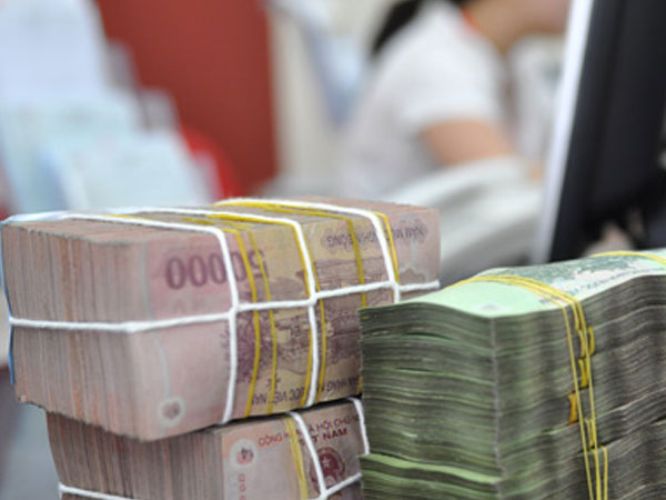 Lãi suất tiết kiệm tiếp tục tăng cao