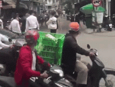 Video: Gần 50 thanh niên hỗn chiến kinh hoàng trên đường phố Sài Gòn
