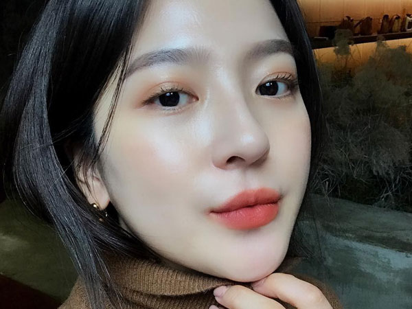 Muốn trông trẻ hơn 10 tuổi, nàng công sở hãy thử ngay bí kíp đánh kem nền đơn giản này