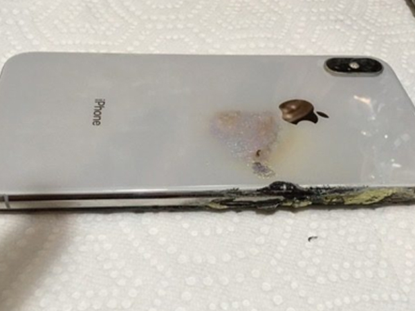 iPhone Xs Max bốc khói trong túi quần