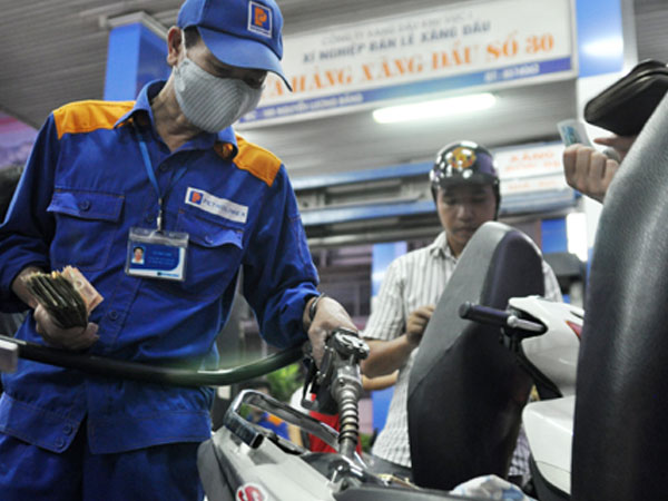 Ngày đầu 2019: Thuế tăng kịch khung, bộ lập tức điều chỉnh giá xăng