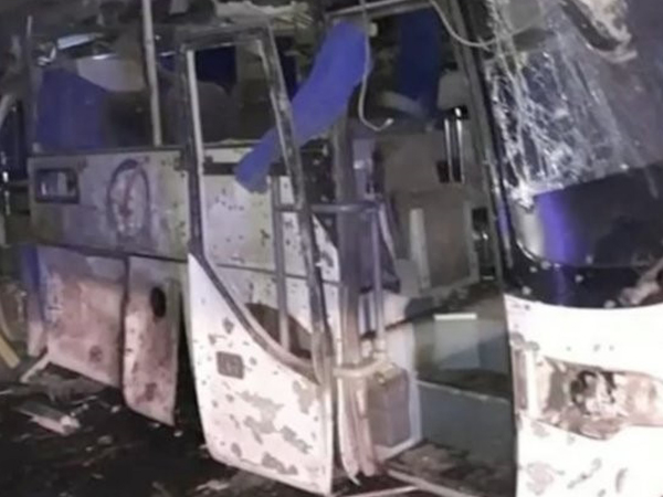 Video: Xe chở du khách Việt Nam biến dạng sau vụ đánh bom tại Ai Cập