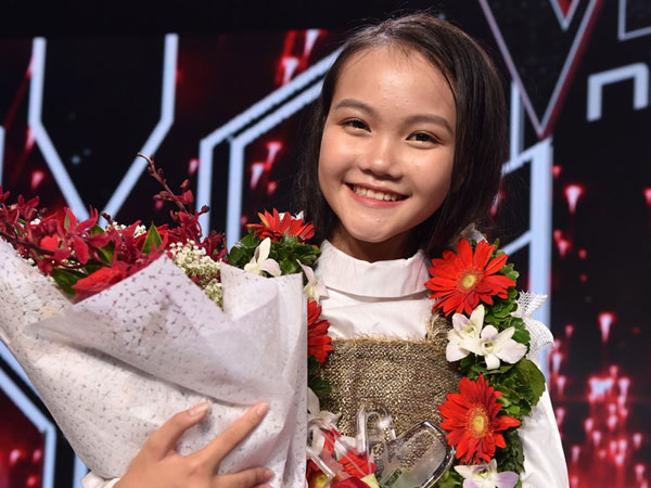 Cô bé dân ca Hà Quỳnh Như trở thành quán quân Giọng hát Việt nhí 2018