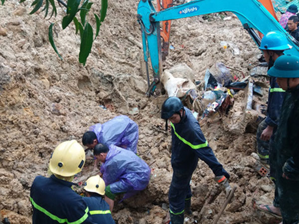 Vụ sạt lở 3 người chết cùng một nhà: Lạc giọng giữa đêm khuya không tiếng đáp lại