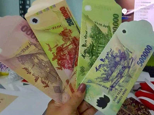 In bao lì xì hình tiền độc, lạ: Trái luật