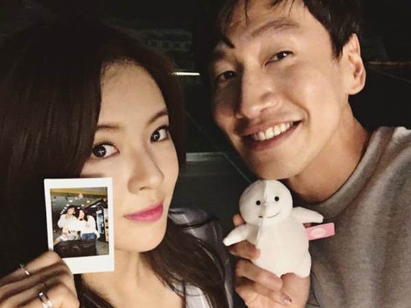 Sao 'Running Man' Lee Kwang Soo công khai bạn gái kém 9 tuổi