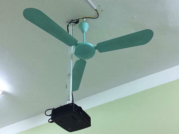 Thời đi học có một nỗi lo vừa buồn cười vừa kinh hoàng đáng sợ mang tên 'quạt trần rơi vào đầu'