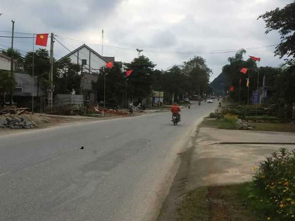 Truy tìm xe ô tô tông chết cụ bà trong những ngày cuối năm