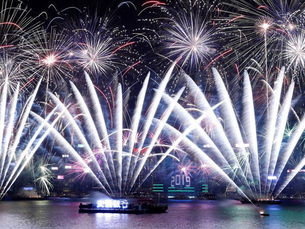 Đại tiệc pháo hoa trên bầu trời châu Á chào đón năm mới 2019