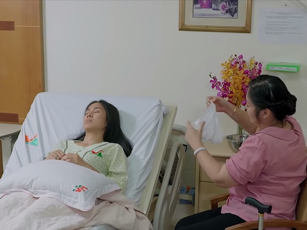 'Gạo Nếp Gạo Tẻ': Hơn 100 tập chịu khổ, cuối cùng Hương 'gạo tẻ' òa khóc nức nở khi được mẹ ôm chầm vào lòng