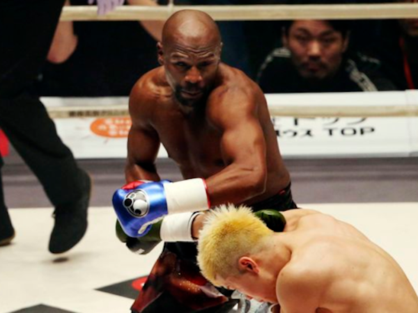 Mayweather hạ võ sĩ Nhật Bản sau 139 giây