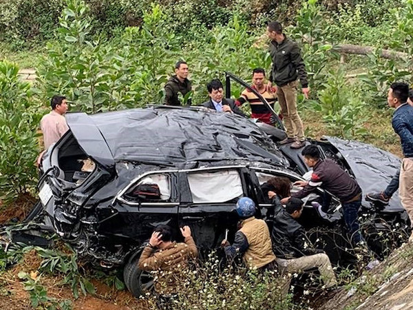 Nữ tài xế 9X vượt 50 km đưa 3 người gặp nạn đi cấp cứu