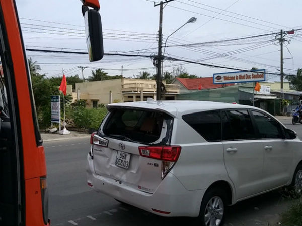 Tông xe liên hoàn trên quốc lộ, nhiều người may mắn thoát nạn