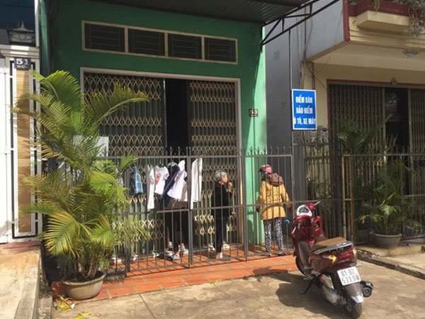 Vợ chồng hiếm muộn vật vã bên con 2 tuổi tử vong bất thường khi gửi nhà trẻ