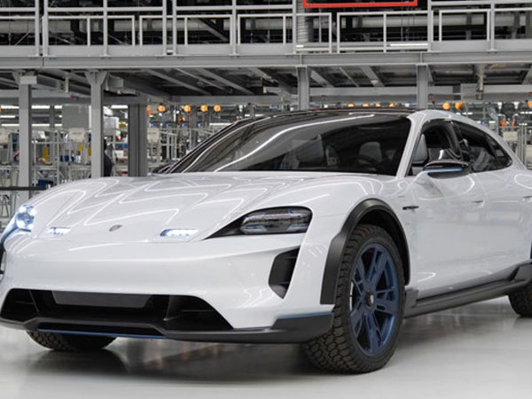 Xe điện Porsche Taycan đã nhận đặt hàng, giá từ 90.000 USD