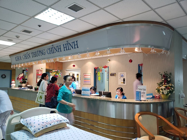 2 du khách bị đánh bom ở Ai Cập về TP.HCM được điều trị tích cực