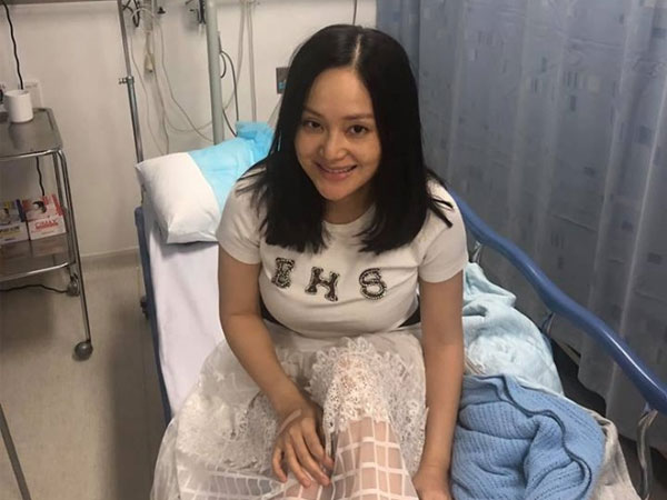 Lan Phương nhập viện vì ngộ độc thực phẩm, truyền ba chai nước biển đêm giao thừa