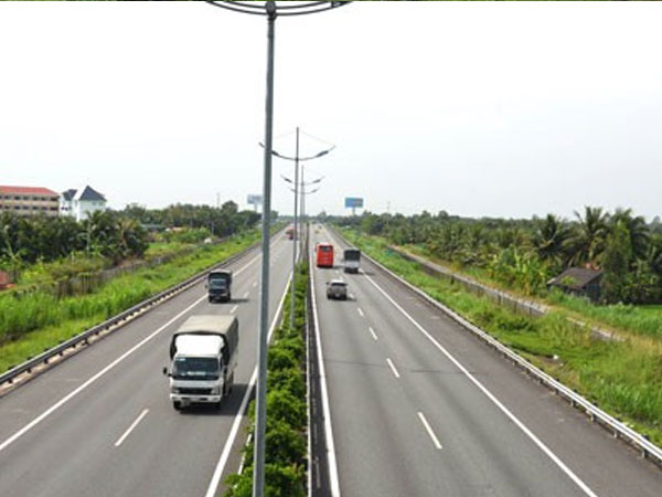 Nữ 'đại gia BOT' làm ăn tai tiếng
