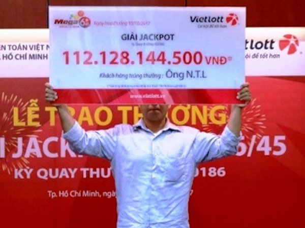 Trên đường đi lễ chùa, mua tấm vé số trúng độc đắc 22 tỷ