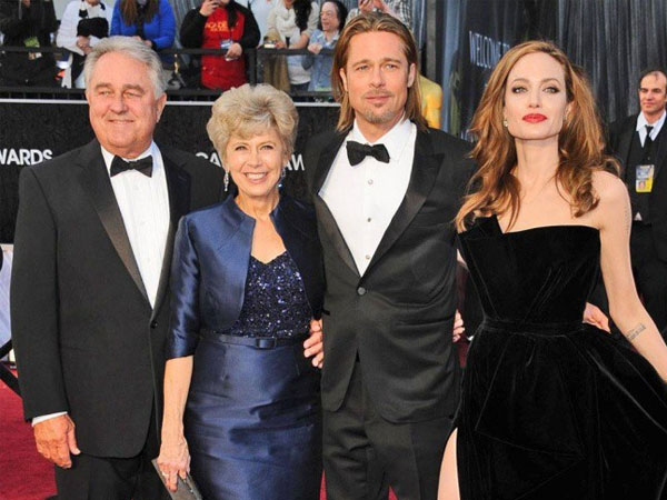 Tức giận vì Angelina Jolie hủy hoại cuộc đời con trai, mẹ Brad Pitt muốn gặp con dâu cũ để đối chất