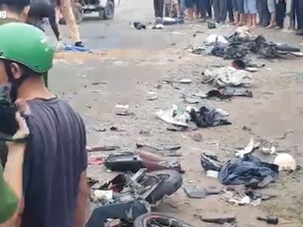 Video: Nhân chứng kể vụ tai nạn giao thông kinh hoàng ở Long An